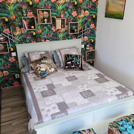 Les Papillons D'Uzes Bed and Breakfast Saint-Laurent-la-Vernède Eksteriør billede
