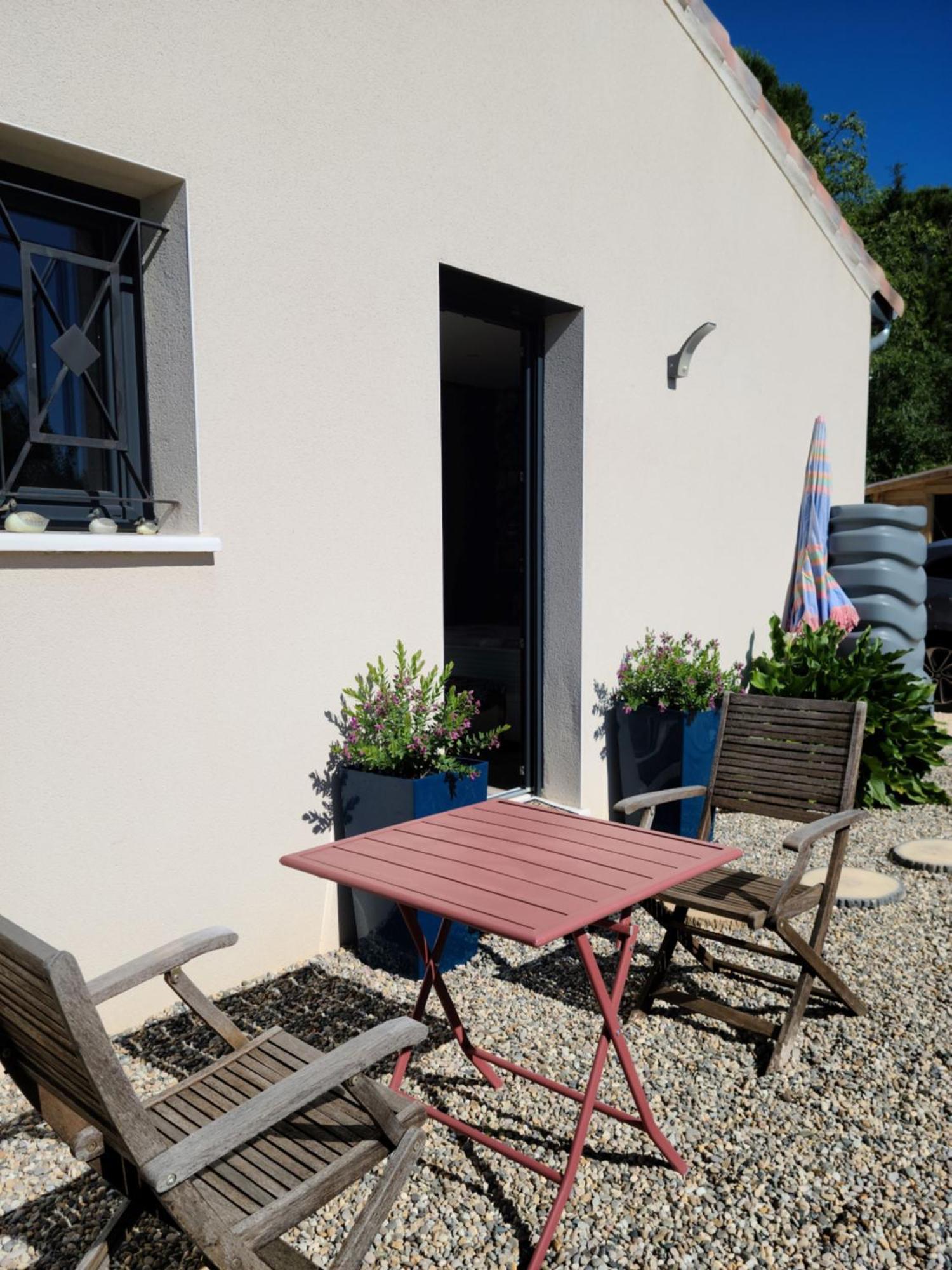 Les Papillons D'Uzes Bed and Breakfast Saint-Laurent-la-Vernède Eksteriør billede